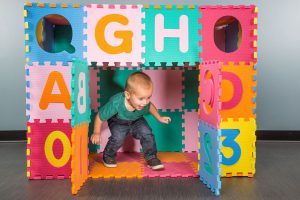 How to Build a Fort with Foam Tiles in 6 Easy Steps: Take your foam floor to the next level with this easy activity. Fun for parents and kiddos alike!