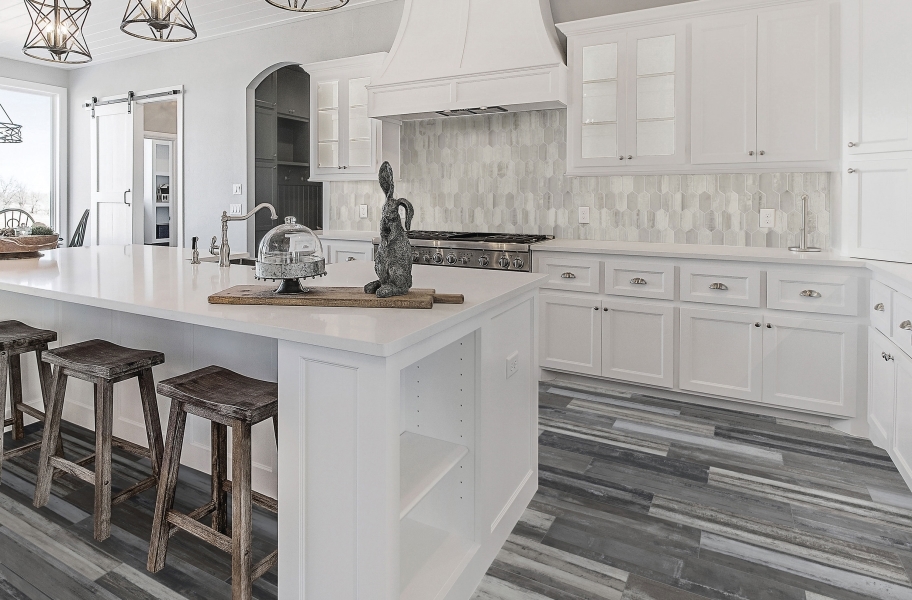 2022 Kitchen Flooring Trends 20, Best Floor Color For White Kitchen Cabinets