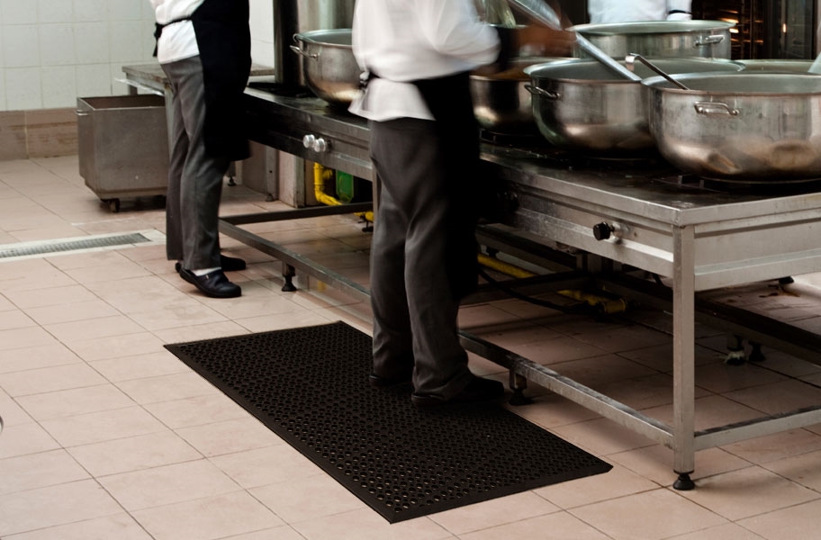 Commercial Kitchen Flooring: 5+ Ideas for Your Restaurant