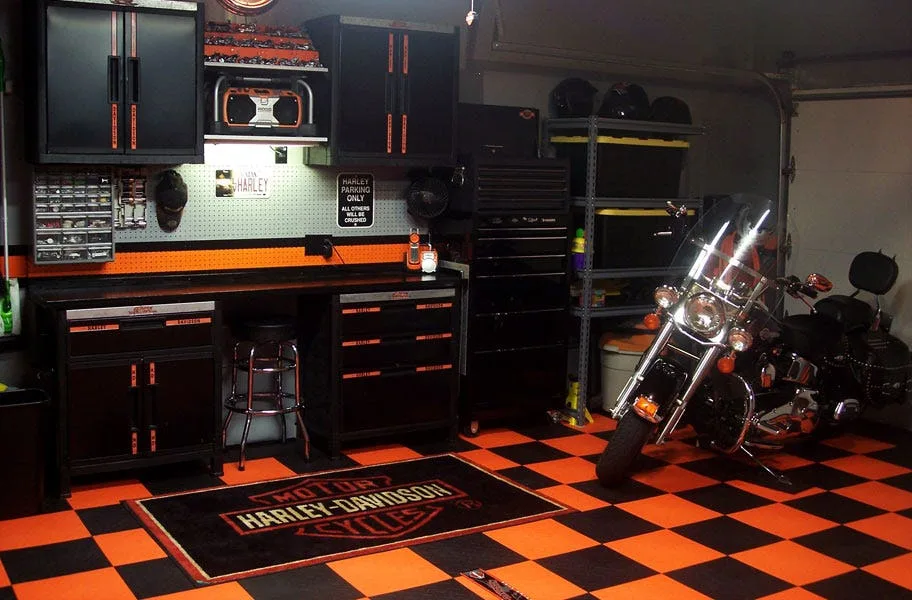 Are you looking for fun and frightening things to do this Halloween? Keep the thrills close to home with a garage Halloween party! Here are 4 Halloween garage ideas for entertaining your friends, family and trick-or-treaters.