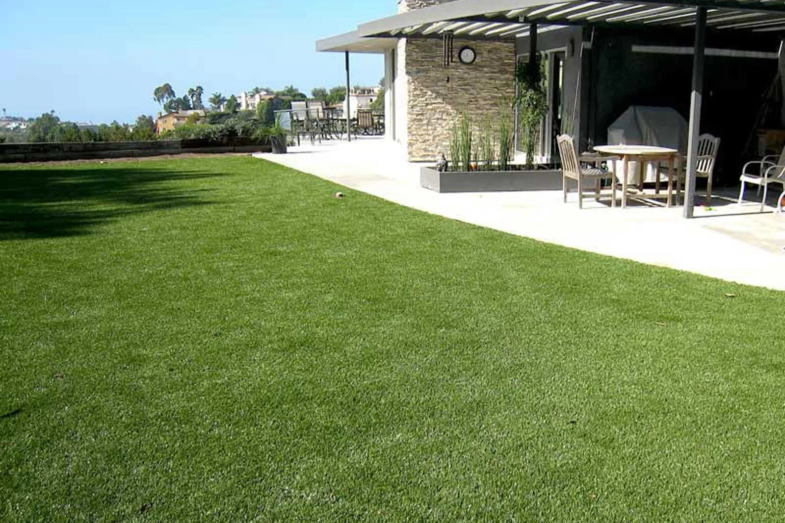 Flooring Inc Catalina Premium Turf Rolls in landscape setting