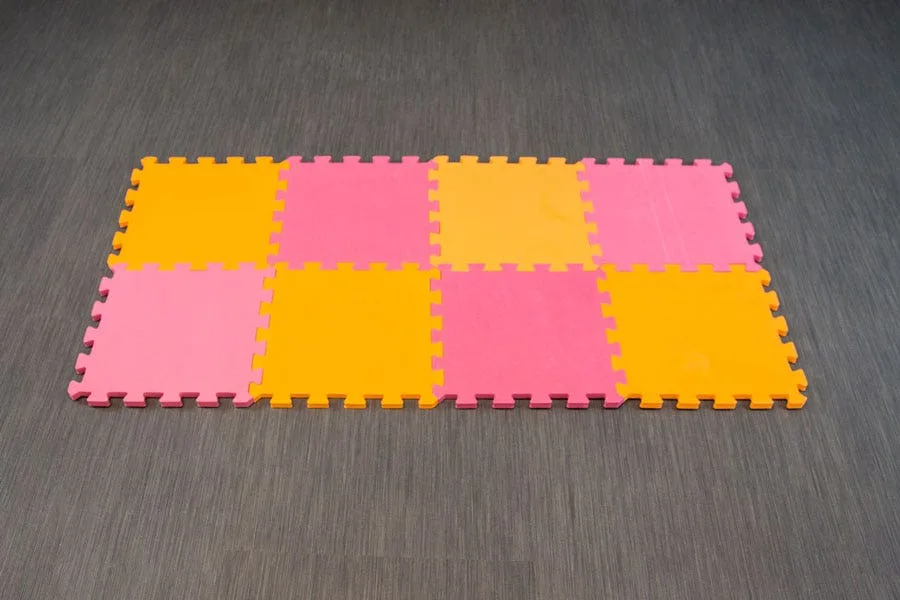 How to Build a Fort with Foam Tiles in 6 Easy Steps: Take your foam floor to the next level with this easy activity. Fun for parents and kiddos alike!