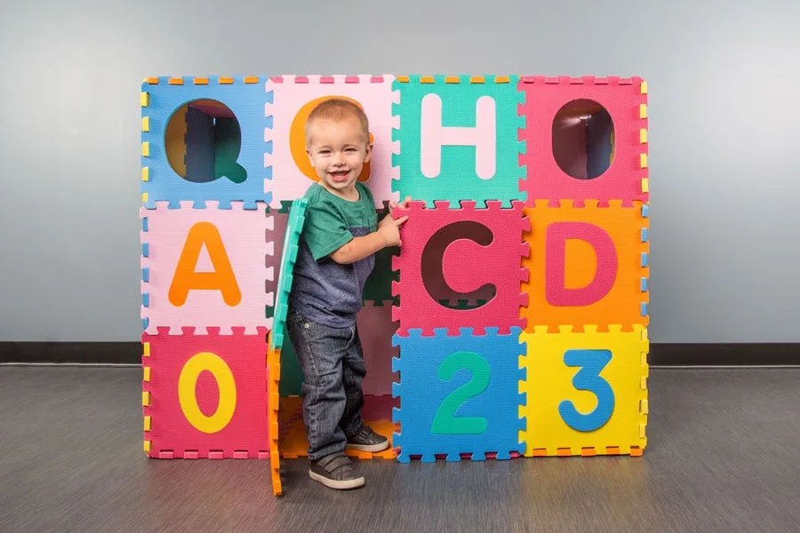 How to Build a Fort with Foam Tiles in 6 Easy Steps: Take your foam floor to the next level with this easy activity. Fun for parents and kiddos alike!