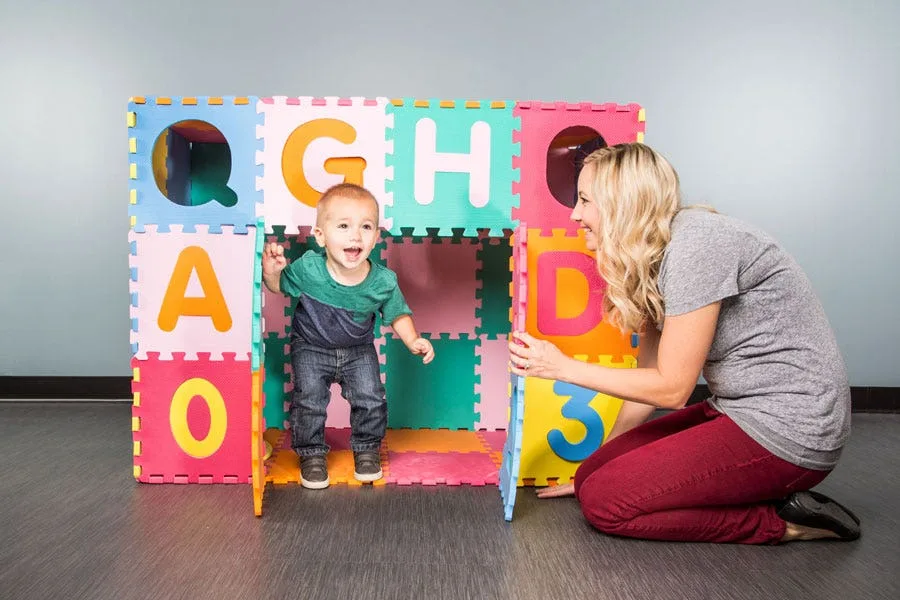 How to Build a Fort with Foam Tiles in 6 Easy Steps: Take your foam floor to the next level with this easy activity. Fun for parents and kiddos alike!