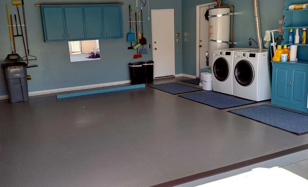 Modern Style Garage- Diamond Nitro Rolls