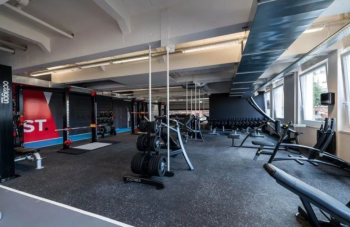 What is Rubber Flooring: Exploring the Versatility and Benefits