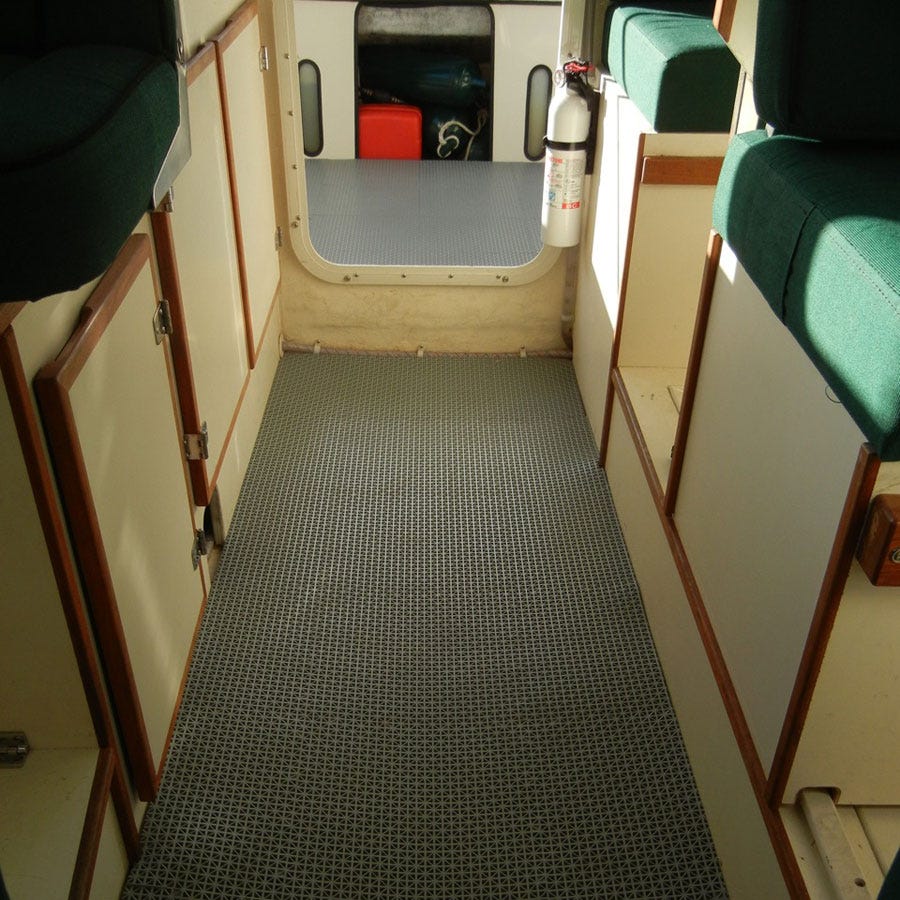 How to Choose Boat Flooring: Discover the best choices for your boat flooring needs