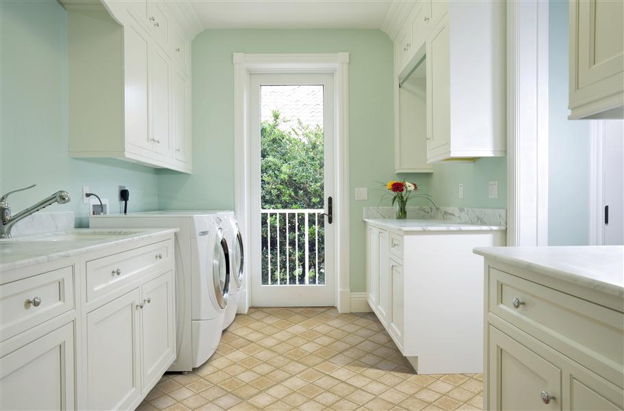 2017 Vinyl Flooring Trends: Update your home in style with these vinyl flooring trends that will stay in style the lifetime of your floor.