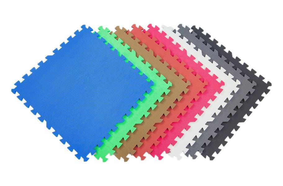How to Build a Fort with Foam Tiles in 6 Easy Steps: Take your foam floor to the next level with this easy activity. Fun for parents and kiddos alike!