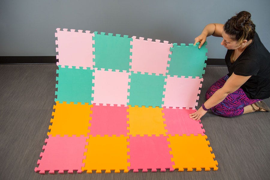 How to Build a Fort with Foam Tiles in 6 Easy Steps: Take your foam floor to the next level with this easy activity. Fun for parents and kiddos alike!