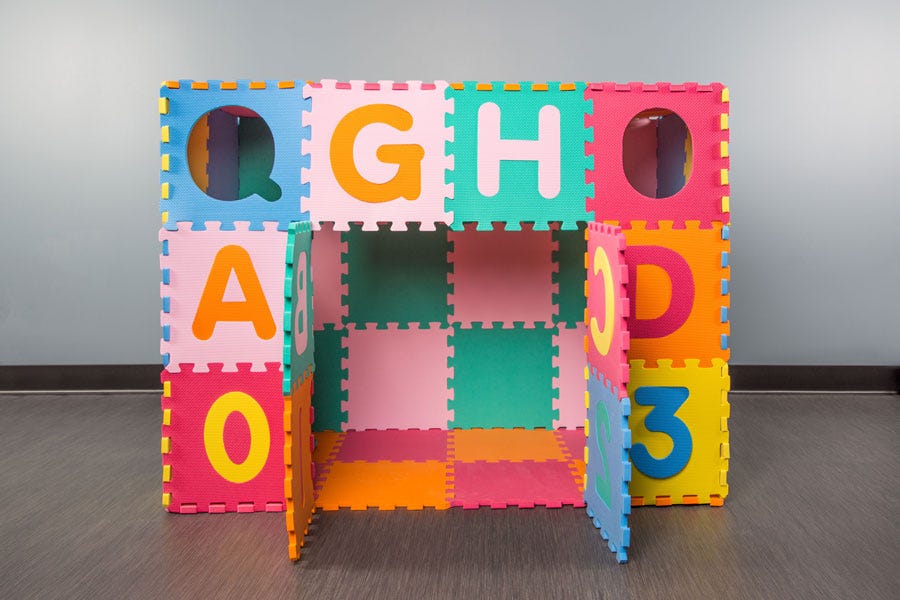 How to Build a Fort with Foam Tiles in 6 Easy Steps: Take your foam floor to the next level with this easy activity. Fun for parents and kiddos alike!