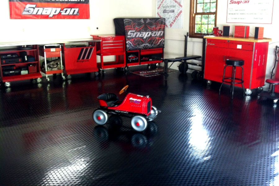 How to Choose Garage Flooring: Tiles, Rolls, Epoxy & More. Your definitive guide to choosing the best garage flooring at the best price.