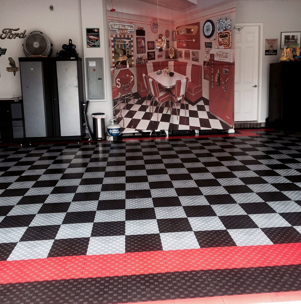 Vintage Themed Garage: Diamond Grid-Loc Tiles