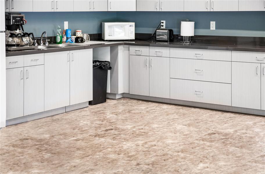 How to Choose the Best Kitchen Floor- Vinyl, tile, or wood? Which floor can handle the heat in the kitchen. 