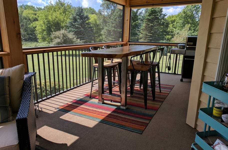 Carpet Guide: Get the lowdown on all things carpet, and soon you’ll be ready to educate your friends on tiles, rolls, and area rugs like you’re a pro.