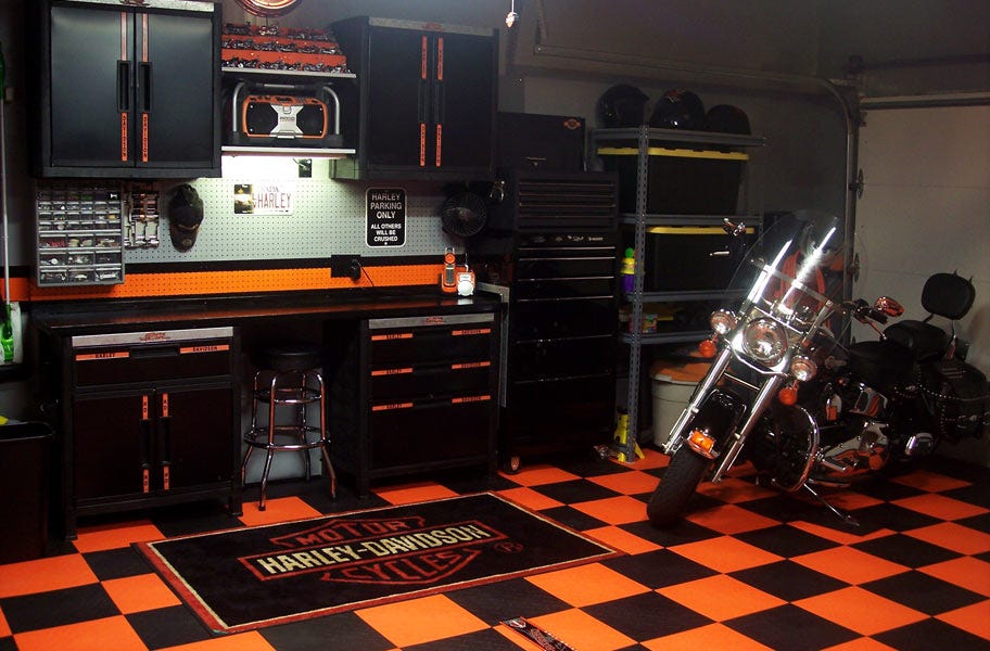 Are you looking for fun and frightening things to do this Halloween? Keep the thrills close to home with a garage Halloween party! Here are 4 Halloween garage ideas for entertaining your friends, family and trick-or-treaters.
