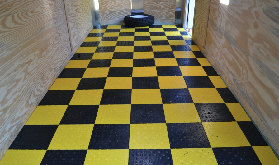 Diamond grid loc tile flooring