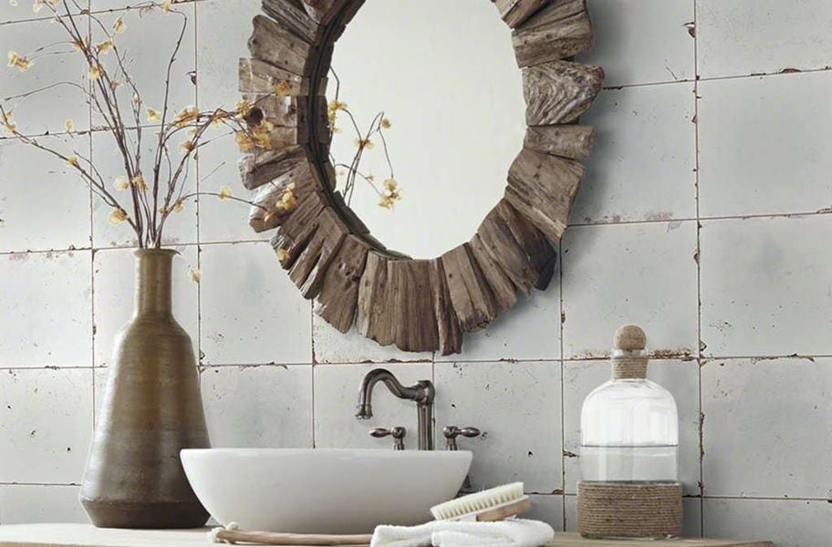 Grid tile layout in a bathroom backsplash