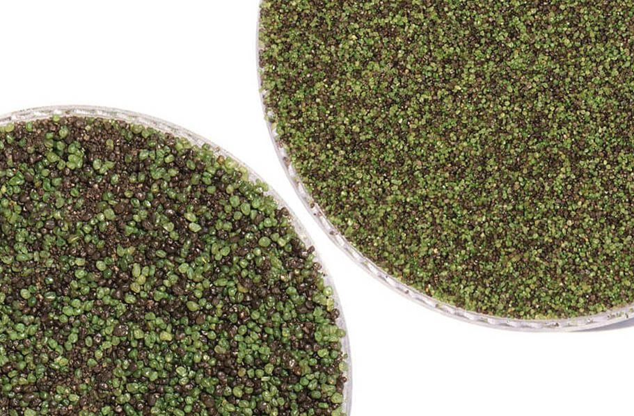 FlooringInc turf infill guide: fine mesh putting green turf infill