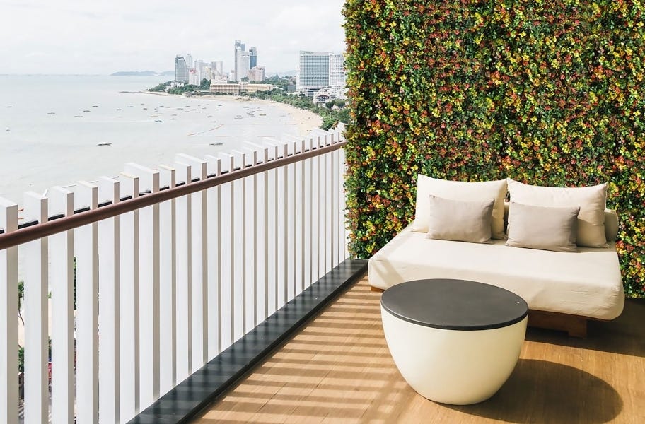 Accent Wall Ideas: artificial plant decor accent wall in a patio setting