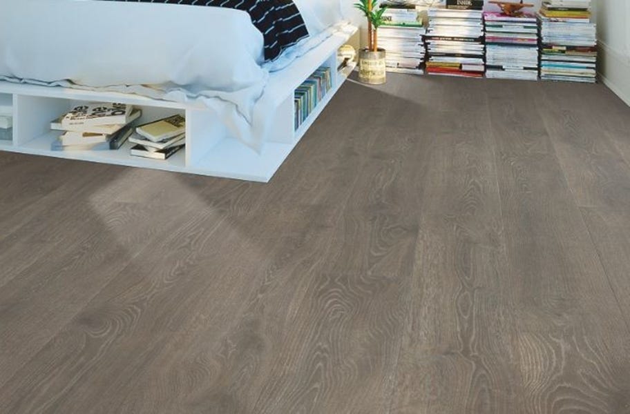 Wide Plank Bedroom Flooring: 10mm Antique Craft Waterproof Laminate
